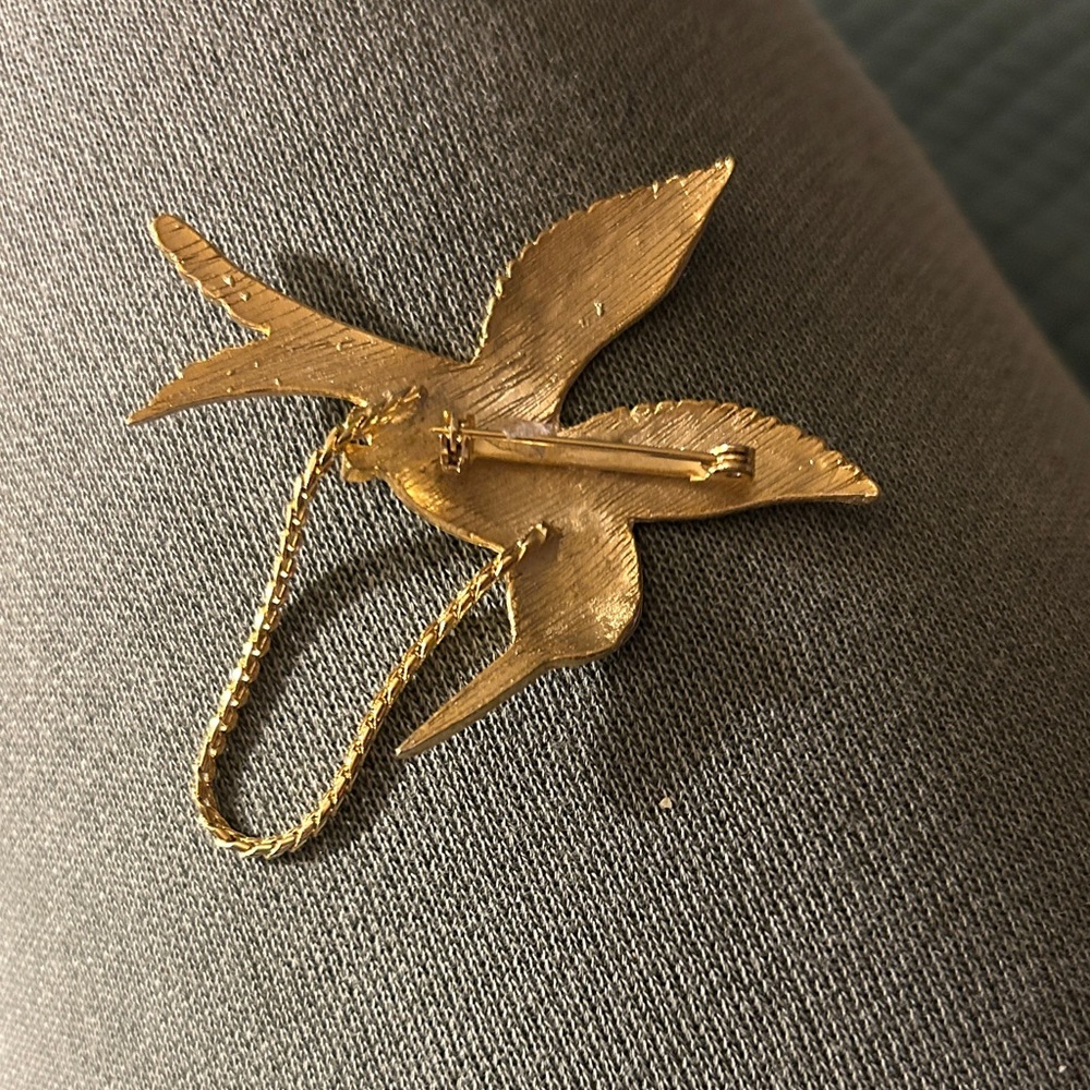 Gold Hummingbird Brooch with Chain - Picture 2 of 3